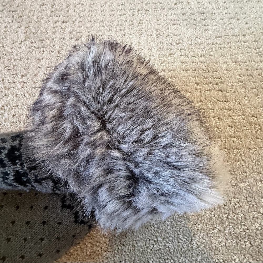 Women’s Gray Knit Hand Warmer Black Faux Fur Fleece Lined Muff Warm Winter Deer - Picture 6 of 8